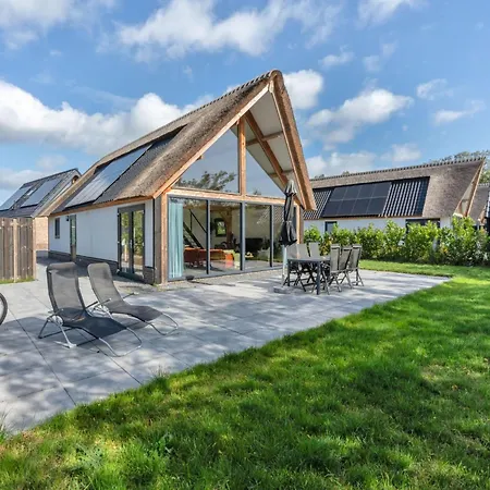 Luxury Thatched For Up To 6 People *