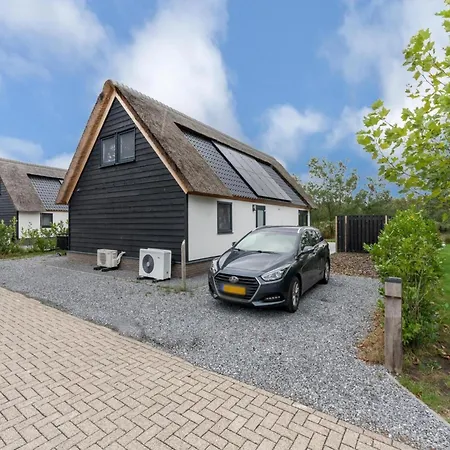Luxury Thatched For Up To 6 People Барле-Нассау