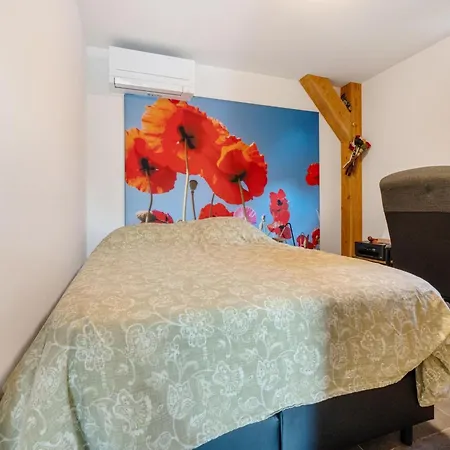 Дом отдыха Luxury Thatched For Up To 6 People Барле-Нассау