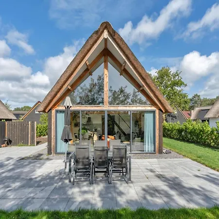 Дом отдыха Luxury Thatched For Up To 6 People Барле-Нассау